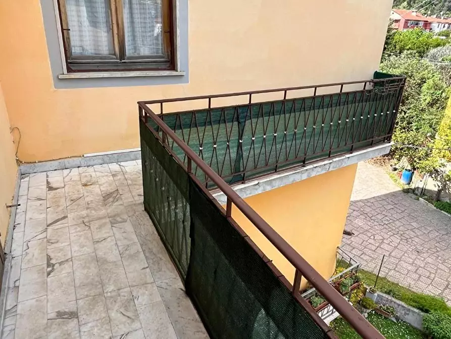 Immagine 2 di Appartamento in vendita  a Massa