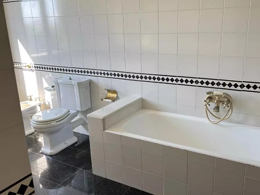 Immagine 28 di Casa semindipendente in vendita  a Montignoso