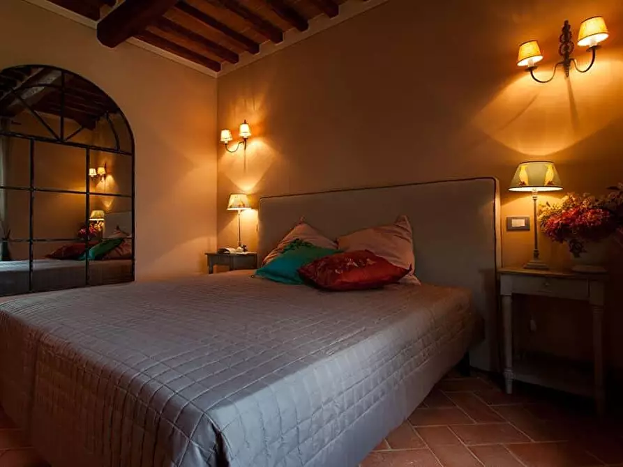 Immagine 22 di Casa colonica in vendita  a Cortona
