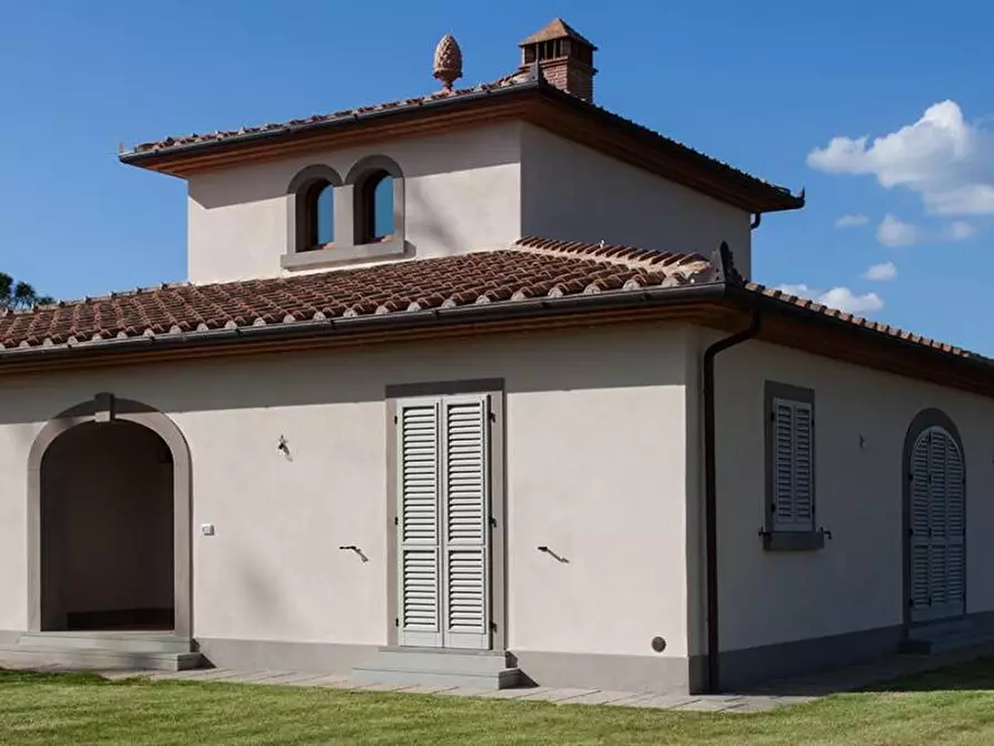 Immagine 10 di Casa colonica in vendita  a Cortona