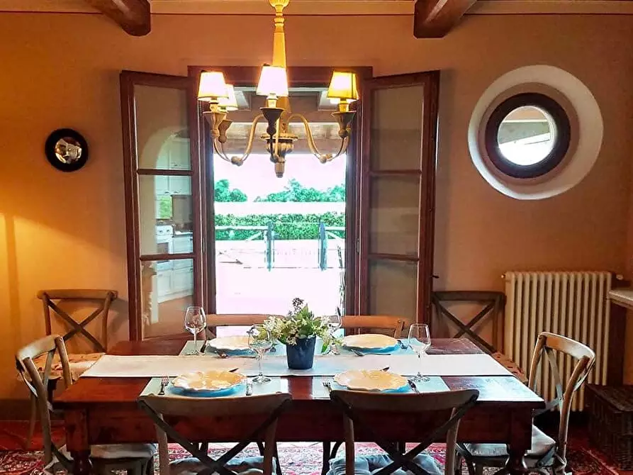 Immagine 11 di Casa colonica in vendita  a Cortona