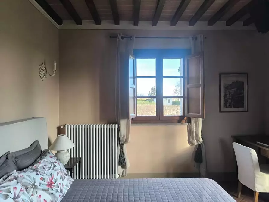 Immagine 2 di Casa colonica in vendita  a Cortona