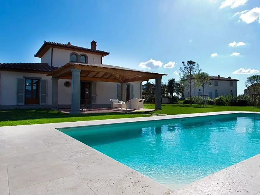Immagine 1 di Casa colonica in vendita  a Cortona