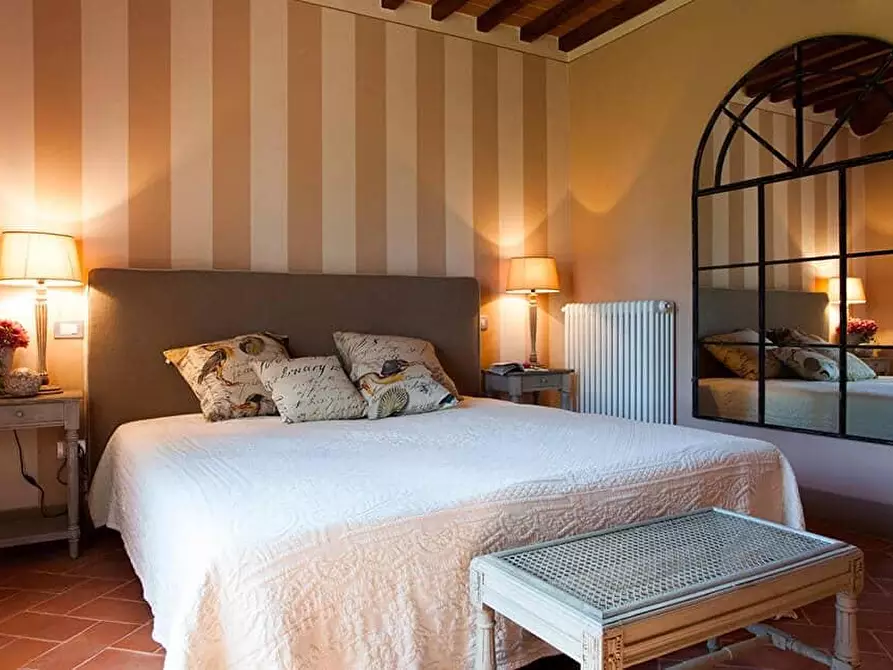 Immagine 20 di Casa colonica in vendita  a Cortona