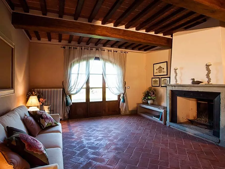 Immagine 17 di Casa colonica in vendita  a Cortona