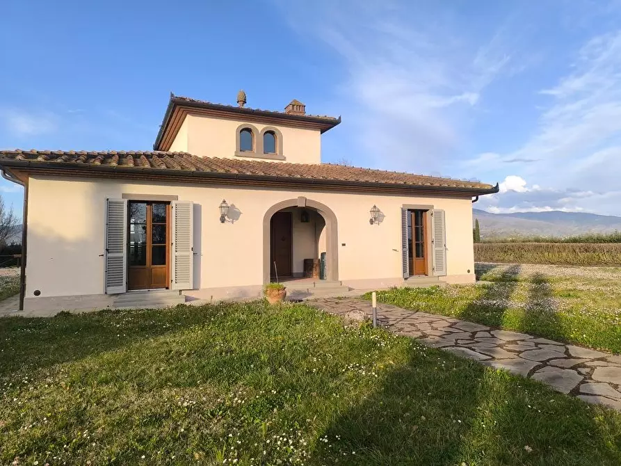 Immagine 8 di Casa colonica in vendita  a Cortona