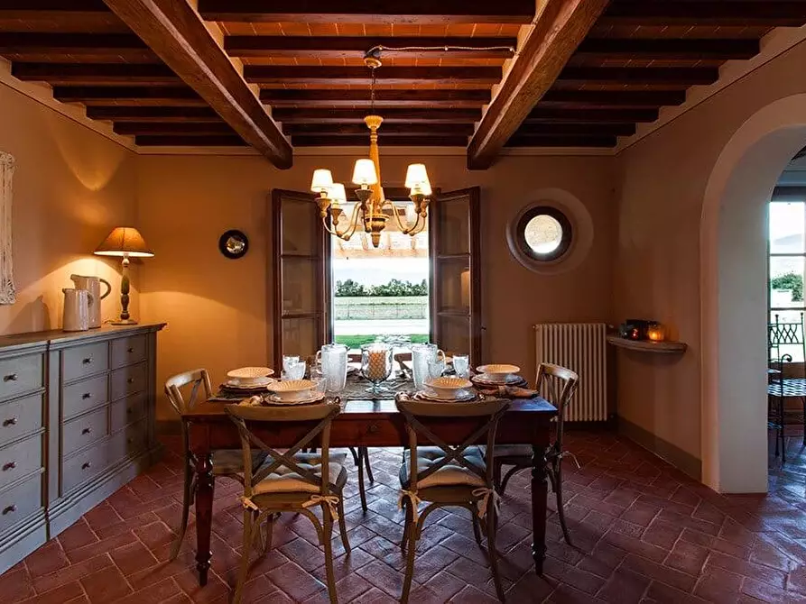 Immagine 14 di Casa colonica in vendita  a Cortona