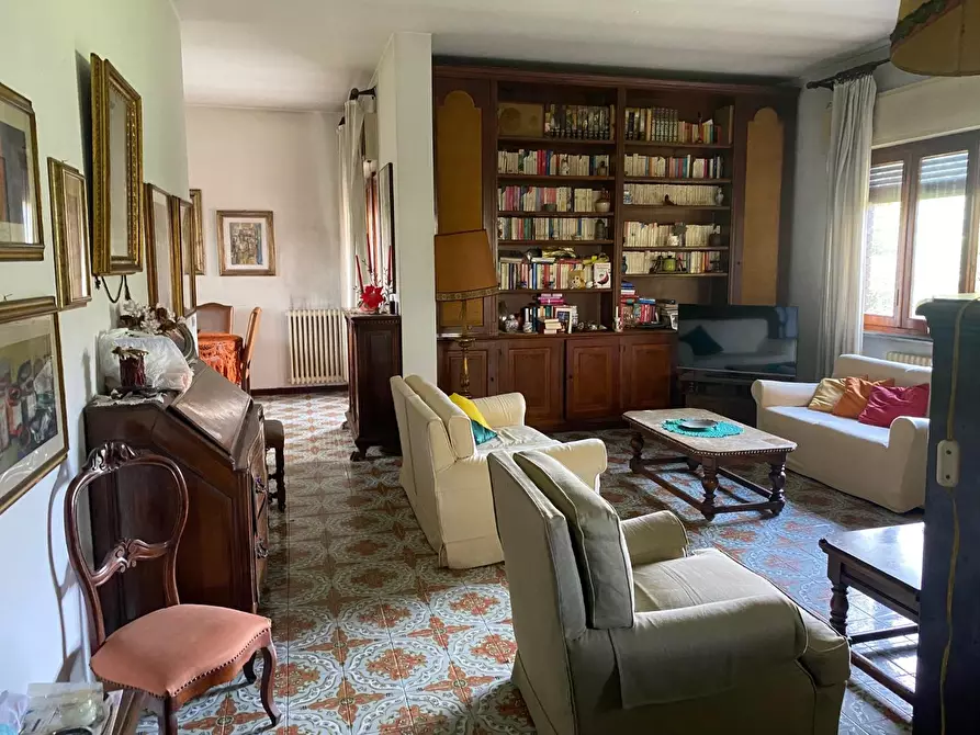 Immagine 7 di Villa in vendita  a Viareggio