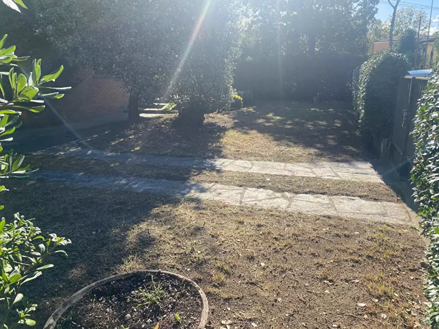 Immagine 41 di Villa in vendita  a Viareggio