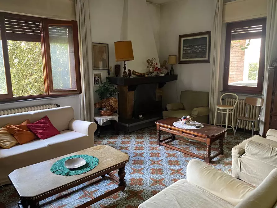 Immagine 4 di Villa in vendita  a Viareggio