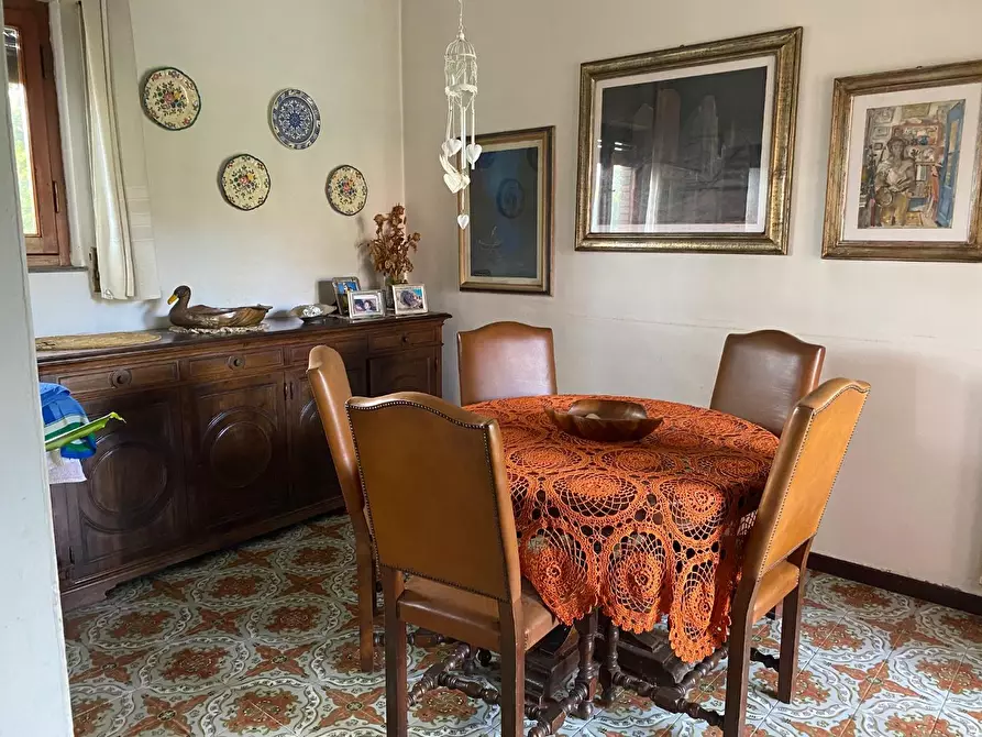 Immagine 18 di Villa in vendita  a Viareggio