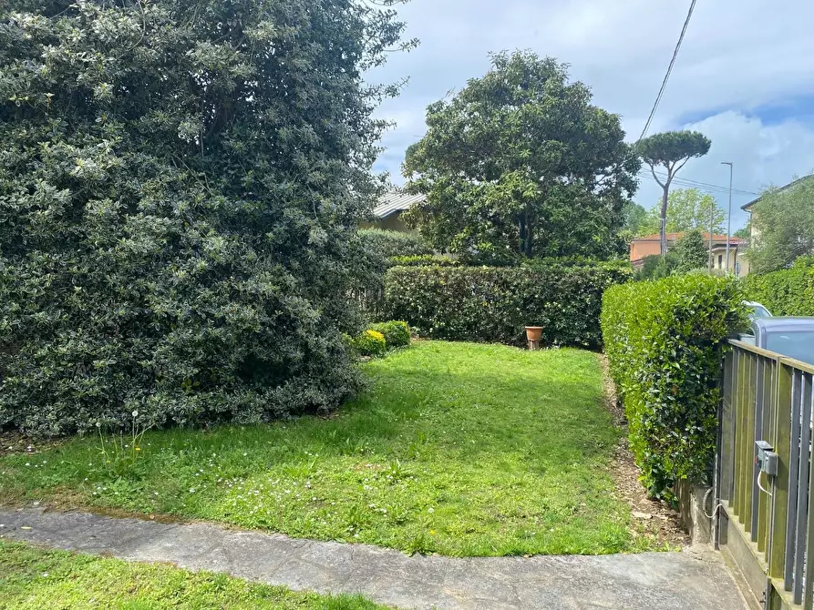 Immagine 14 di Villa in vendita  a Viareggio
