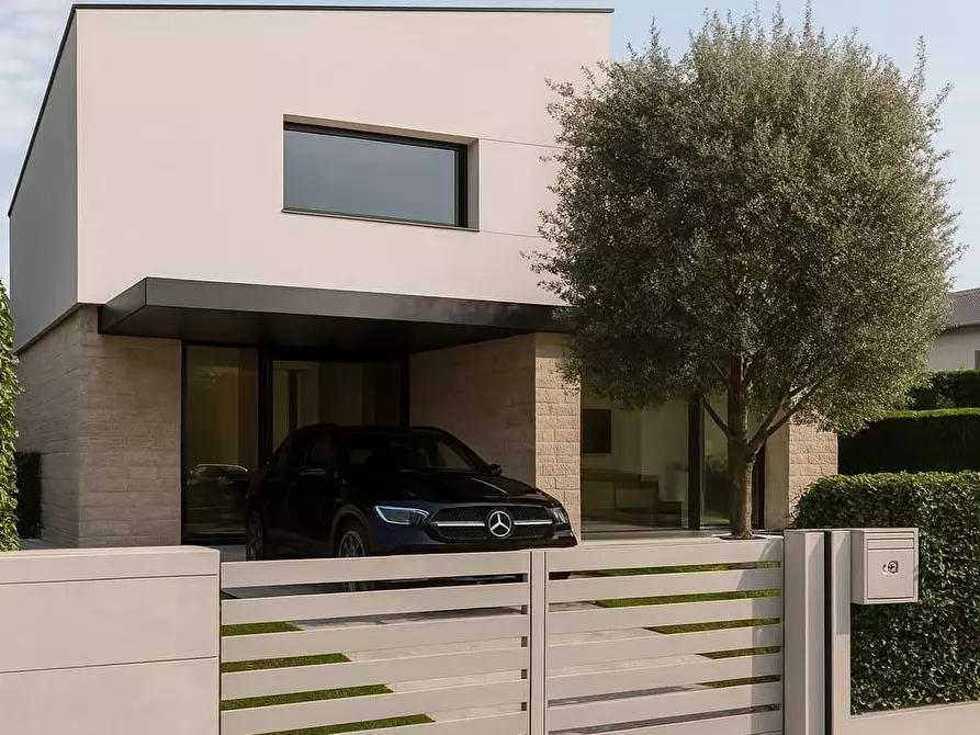 Immagine 1 di Villa in vendita  a Viareggio