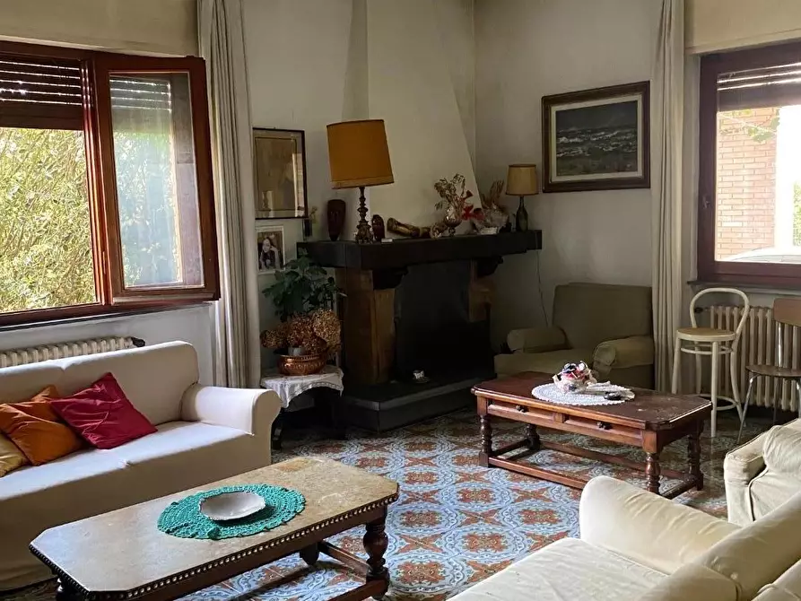 Immagine 21 di Villa in vendita  a Viareggio