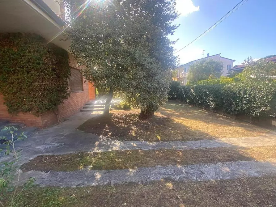 Immagine 45 di Villa in vendita  a Viareggio