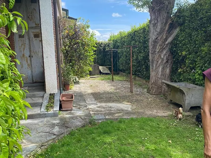 Immagine 8 di Villa in vendita  a Viareggio