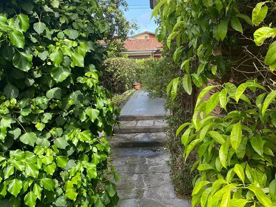 Immagine 12 di Villa in vendita  a Viareggio
