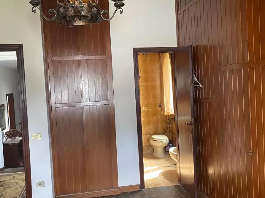 Immagine 27 di Villa in vendita  a Viareggio