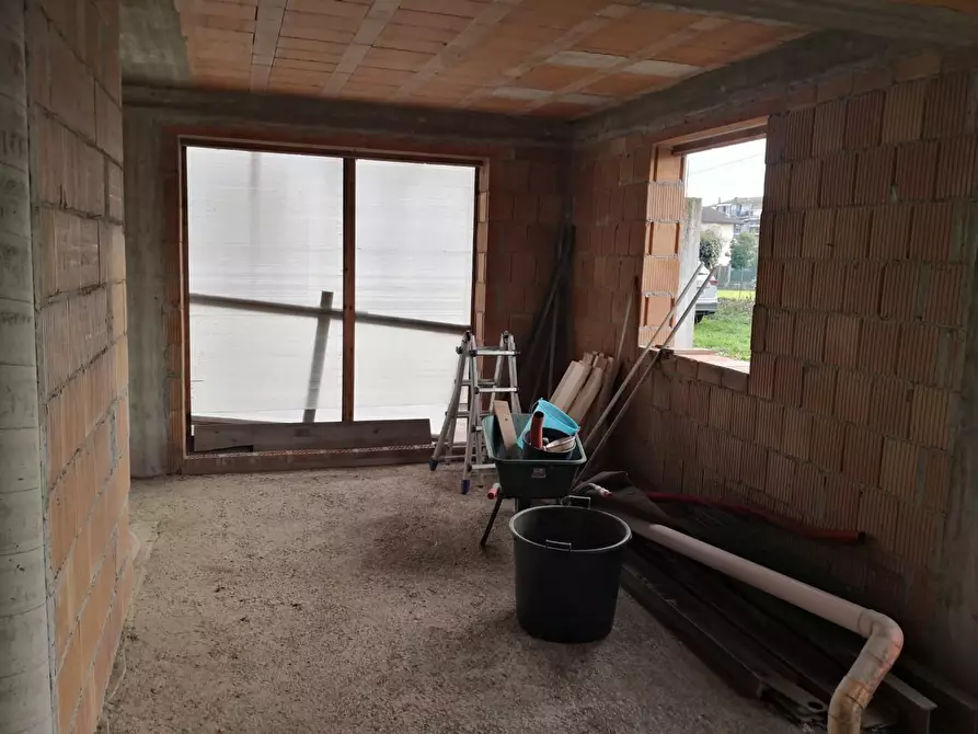 Immagine 9 di Villetta a schiera in vendita  a Montignoso