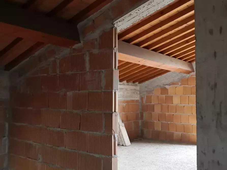 Immagine 10 di Villetta a schiera in vendita  a Montignoso