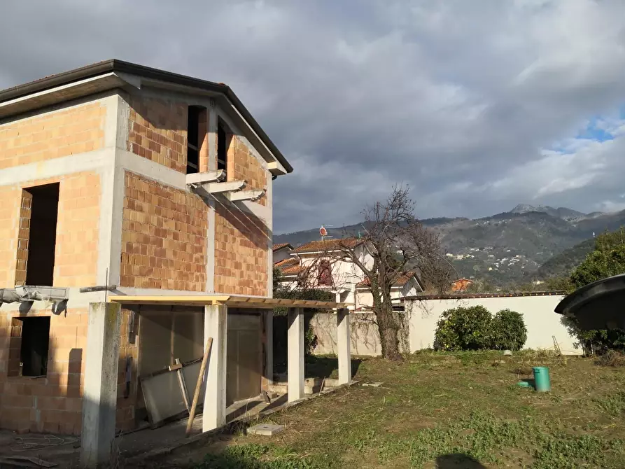 Immagine 3 di Villetta a schiera in vendita  a Montignoso