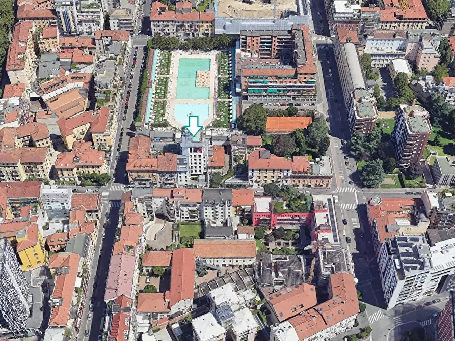 Immagine 3 di Magazzino in vendita  a Milano