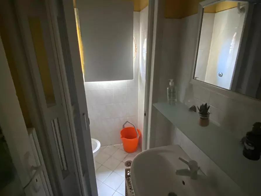 Immagine 8 di Negozio in vendita  a Santa Croce Sull'arno