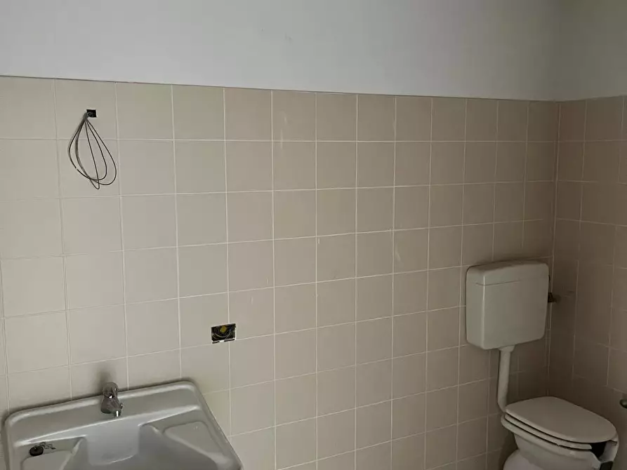 Immagine 8 di Ufficio in vendita  a Quarrata