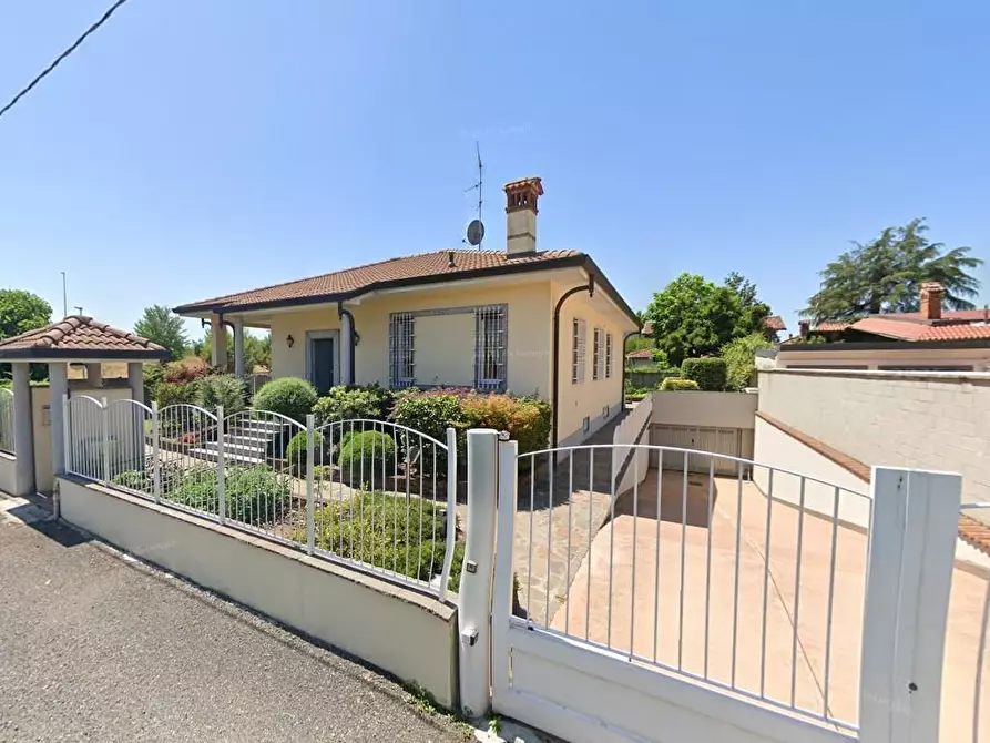 Immagine 1 di Villa in vendita  a Monza
