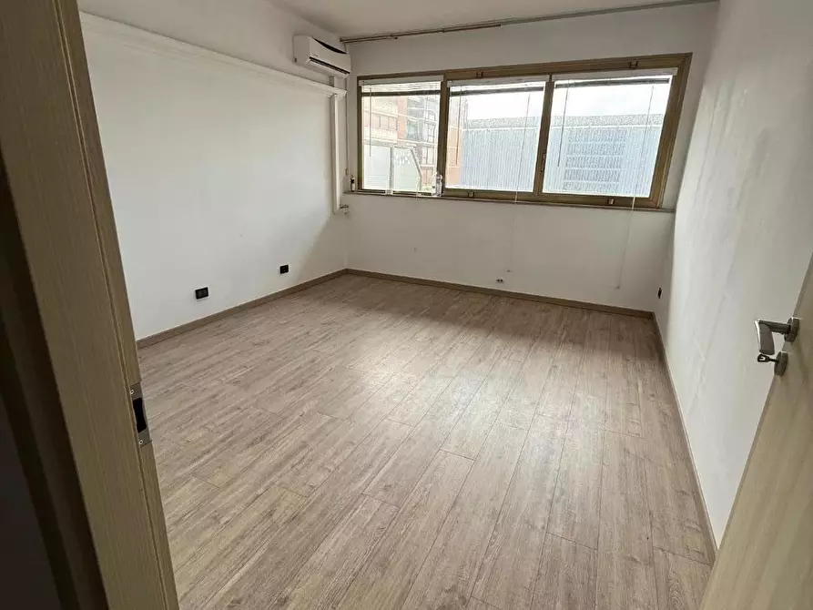 Immagine 4 di Ufficio in vendita  a Massa