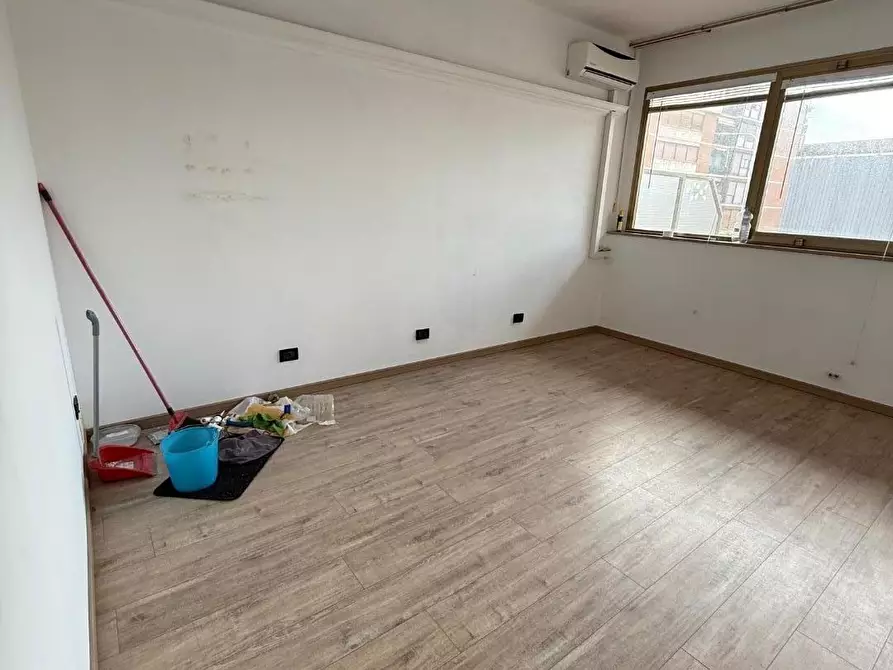 Immagine 10 di Ufficio in vendita  a Massa