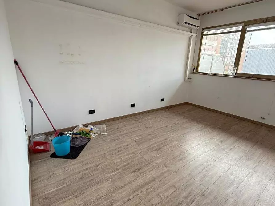 Immagine 5 di Ufficio in vendita  a Massa