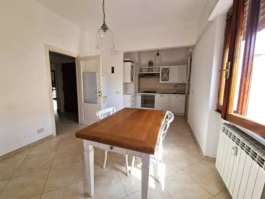 Immagine 1 di Appartamento in vendita  a Carrara