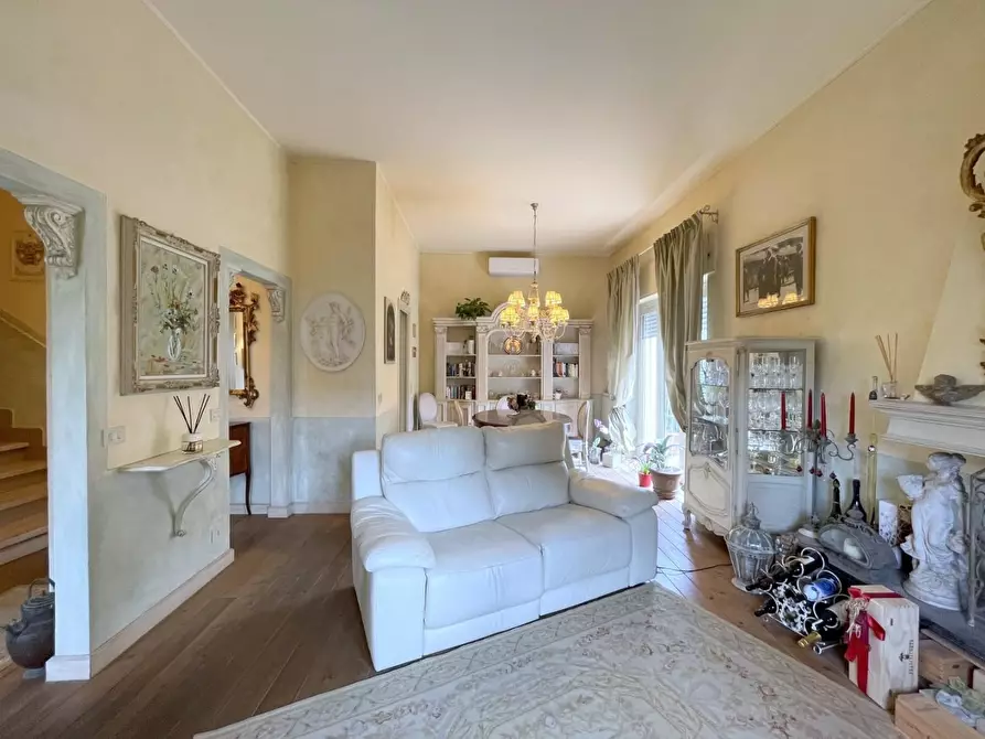 Immagine 26 di Casa indipendente in vendita  a Viareggio