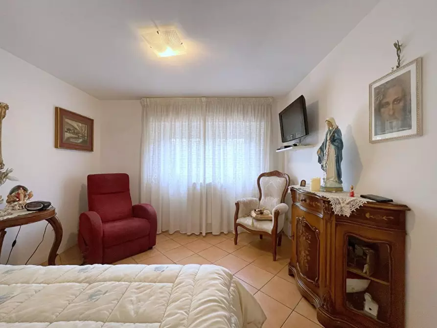 Immagine 10 di Casa indipendente in vendita  a Viareggio