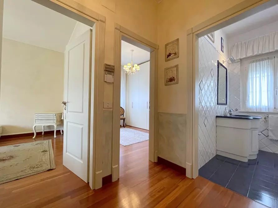 Immagine 38 di Casa indipendente in vendita  a Viareggio