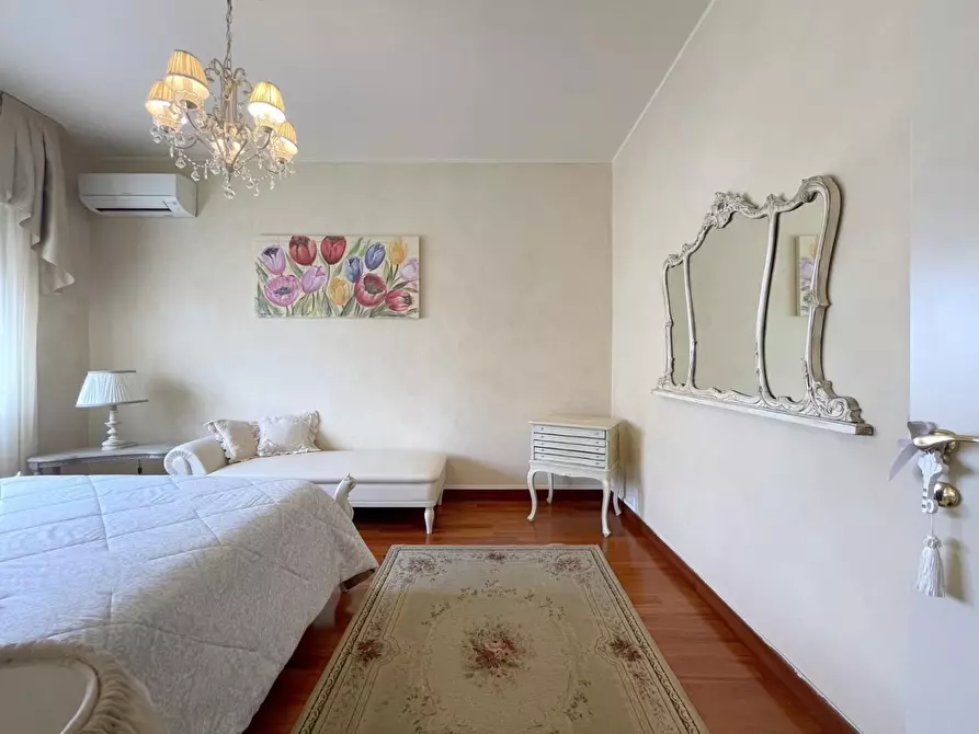 Immagine 40 di Casa indipendente in vendita  a Viareggio