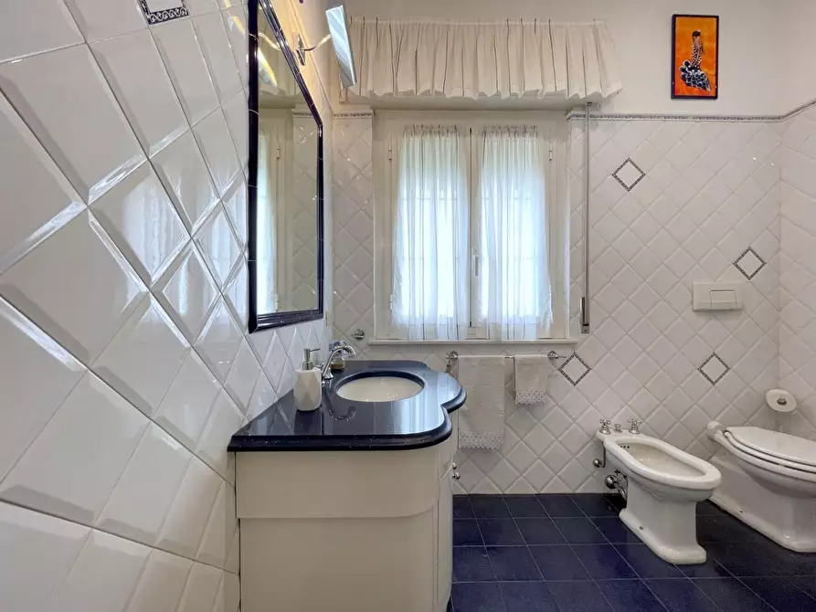 Immagine 51 di Casa indipendente in vendita  a Viareggio