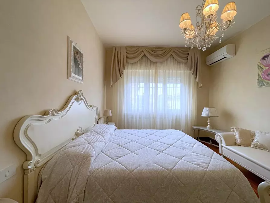 Immagine 41 di Casa indipendente in vendita  a Viareggio