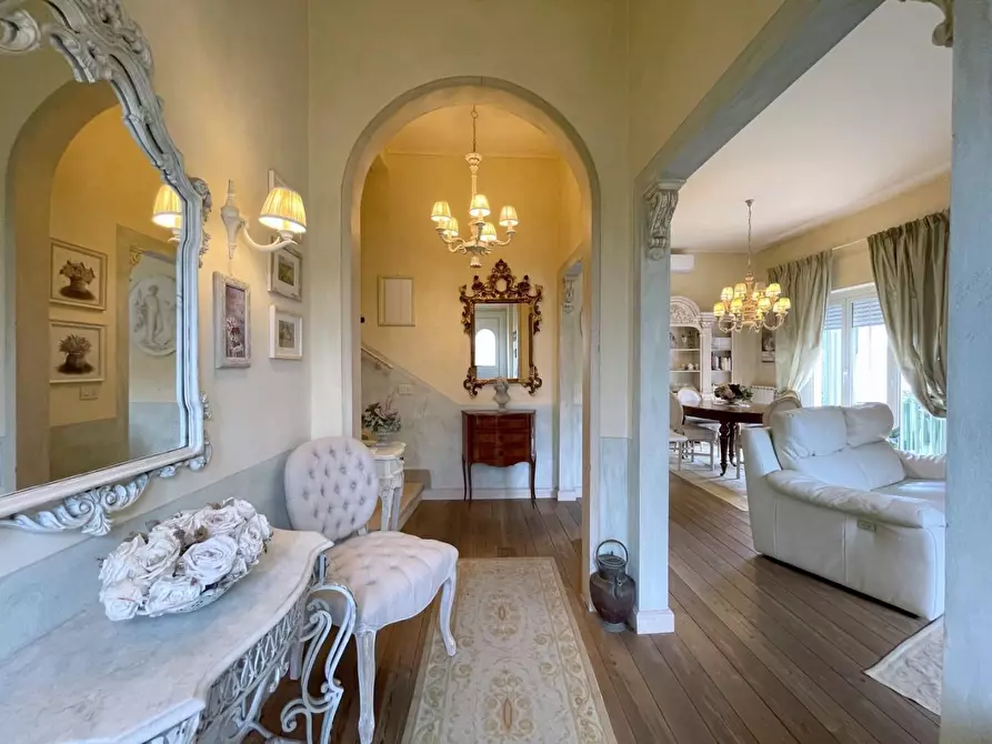Immagine 23 di Casa indipendente in vendita  a Viareggio