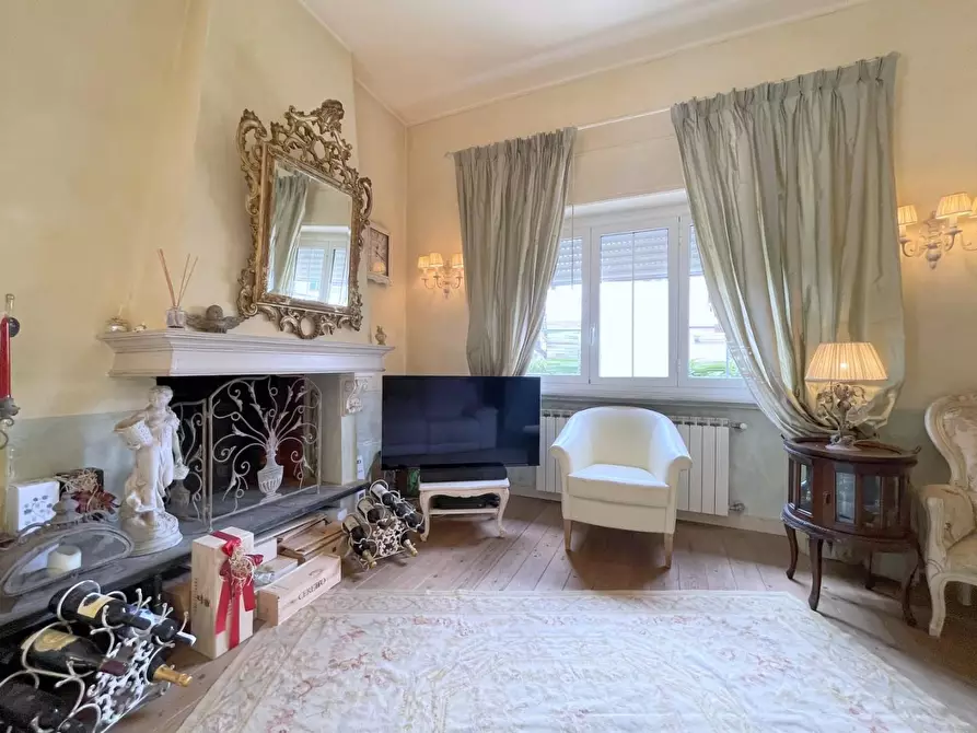 Immagine 36 di Casa indipendente in vendita  a Viareggio