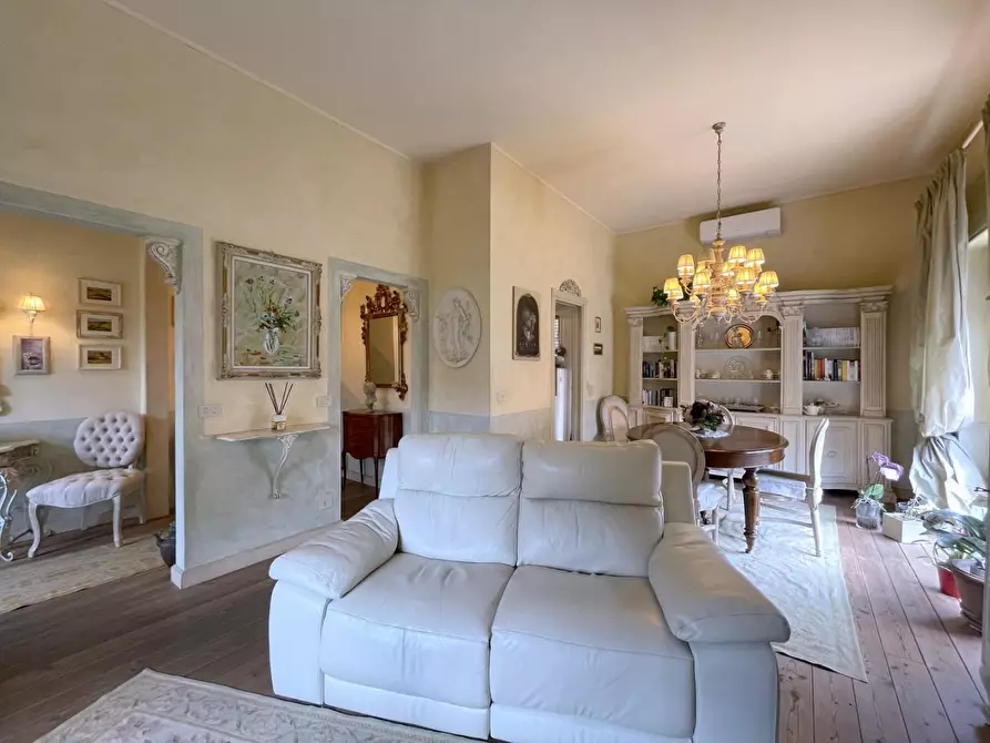 Immagine 27 di Casa indipendente in vendita  a Viareggio