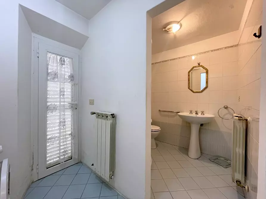 Immagine 20 di Casa indipendente in vendita  a Viareggio