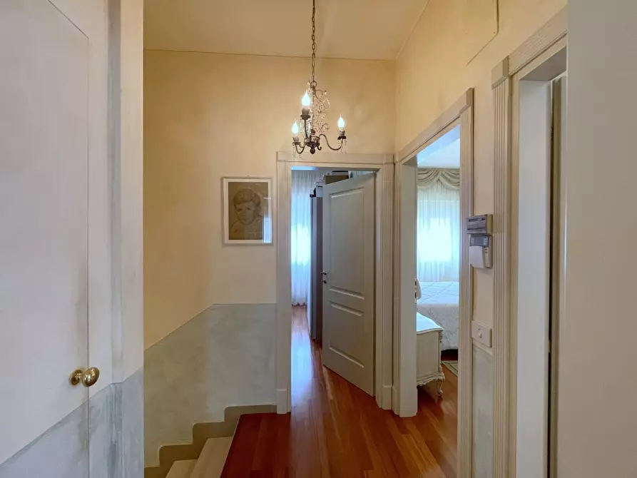 Immagine 54 di Casa indipendente in vendita  a Viareggio