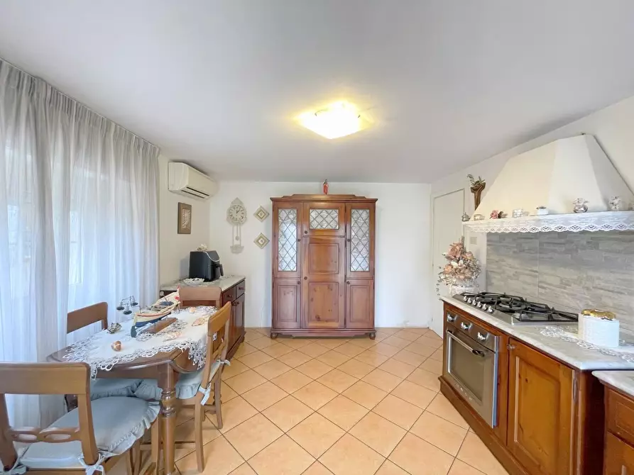 Immagine 3 di Casa indipendente in vendita  a Viareggio