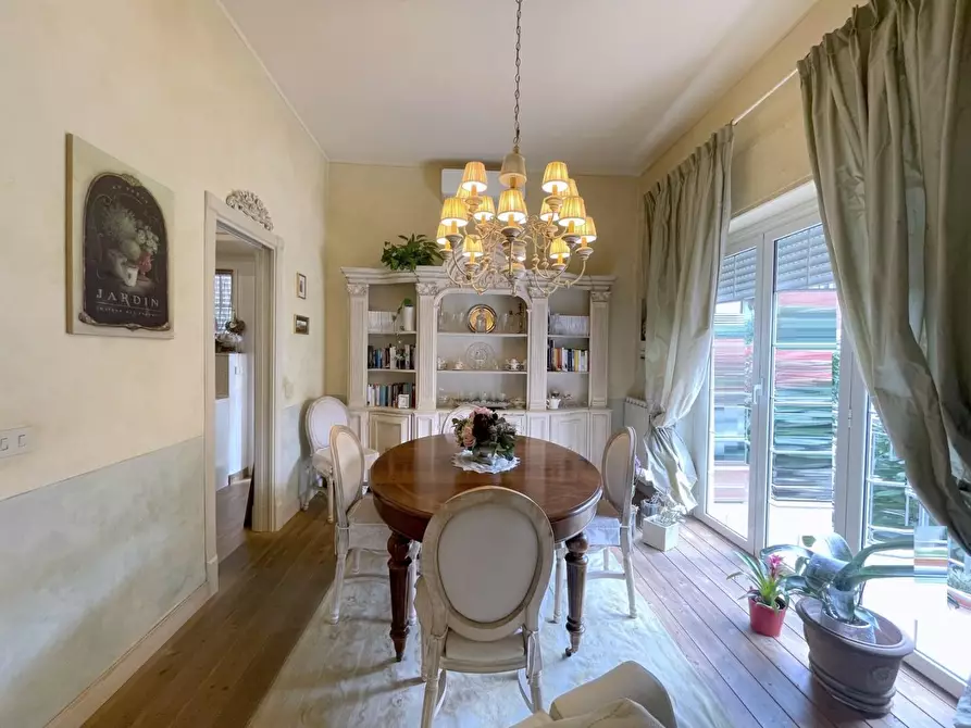 Immagine 29 di Casa indipendente in vendita  a Viareggio