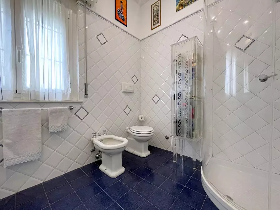 Immagine 52 di Casa indipendente in vendita  a Viareggio