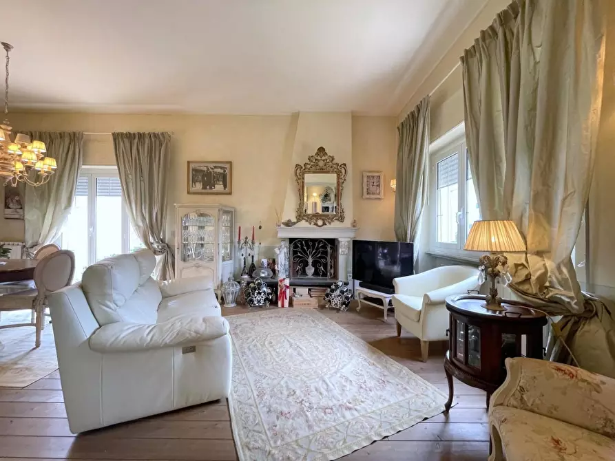 Immagine 24 di Casa indipendente in vendita  a Viareggio