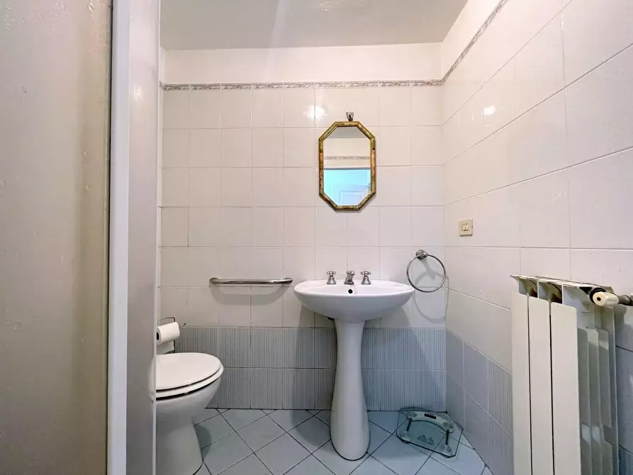 Immagine 21 di Casa indipendente in vendita  a Viareggio