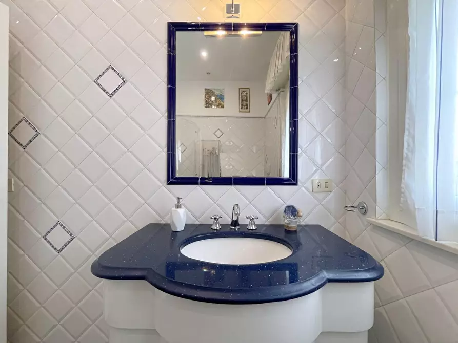 Immagine 53 di Casa indipendente in vendita  a Viareggio